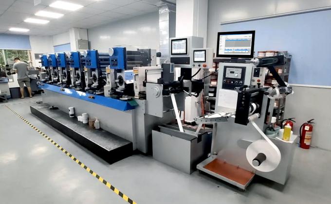 Os PCes industriais do painel fornecem relações de controle flexíveis de HMI em impressoras da etiqueta de Digitas